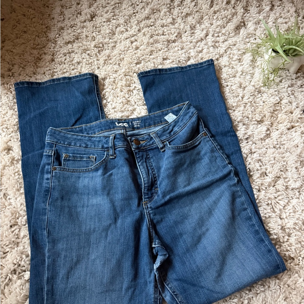 Lee Women's Blue dark wash super cute women’s Straight Leg Jeans